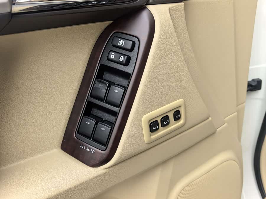 Toyota Land Cruiser Prado 2017 #23 Toyota Land Cruiser Prado 2017 car image #23