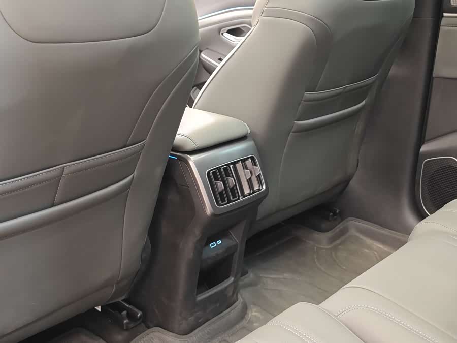 BYD SongL DM-i 2025 #23 BYD SongL DM-i 2025 car image #23