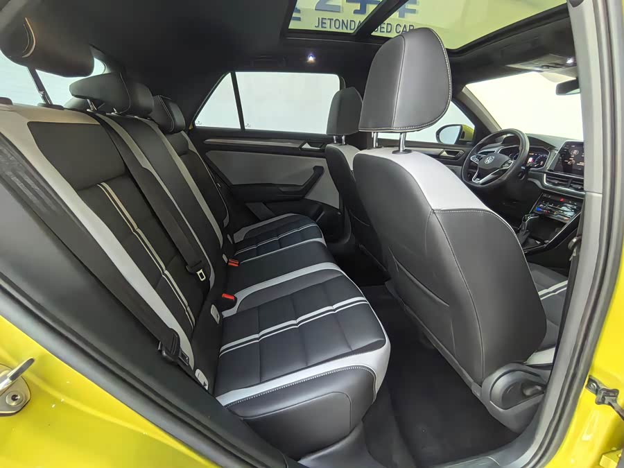 Volkswagen T-Roc 2023 car image #23