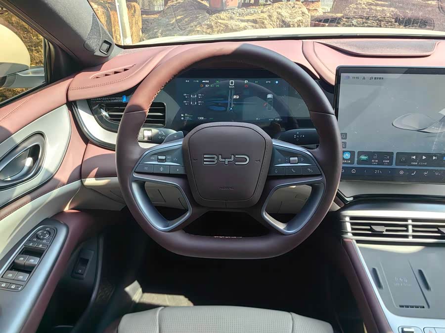 BYD Seal 07 DM-i 2025 immagine di auto #23