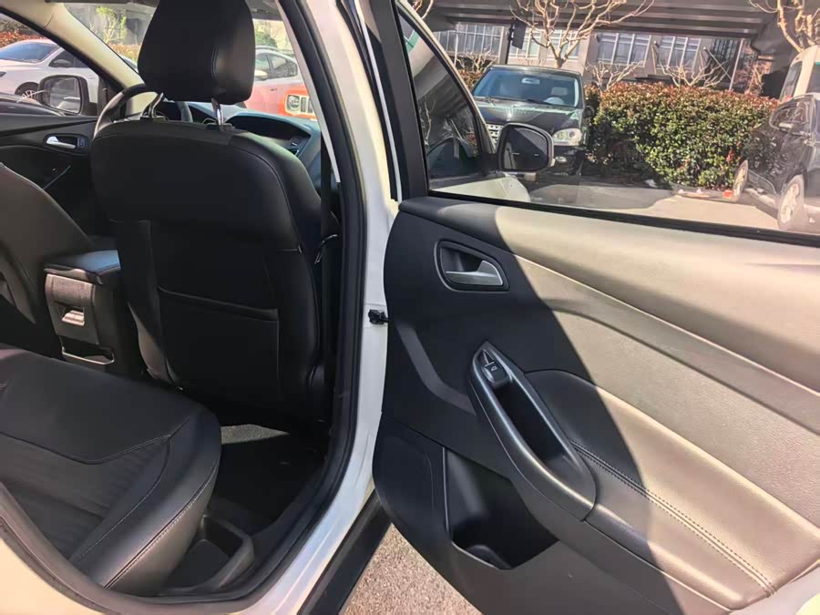 Ford Focus 2016 car image #23