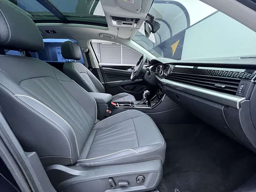 Volkswagen Passat 2024 immagine di auto #23