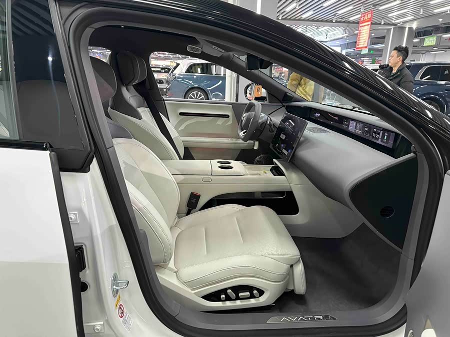 Avatr 06 2025 car image #23