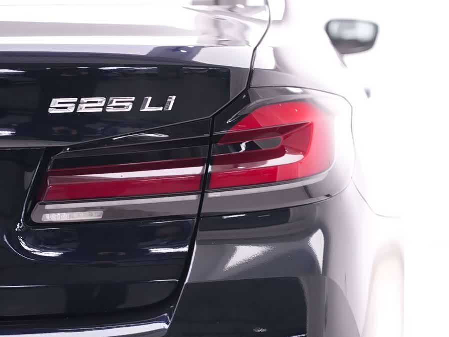 BMW 5 Series 2022 car image #23