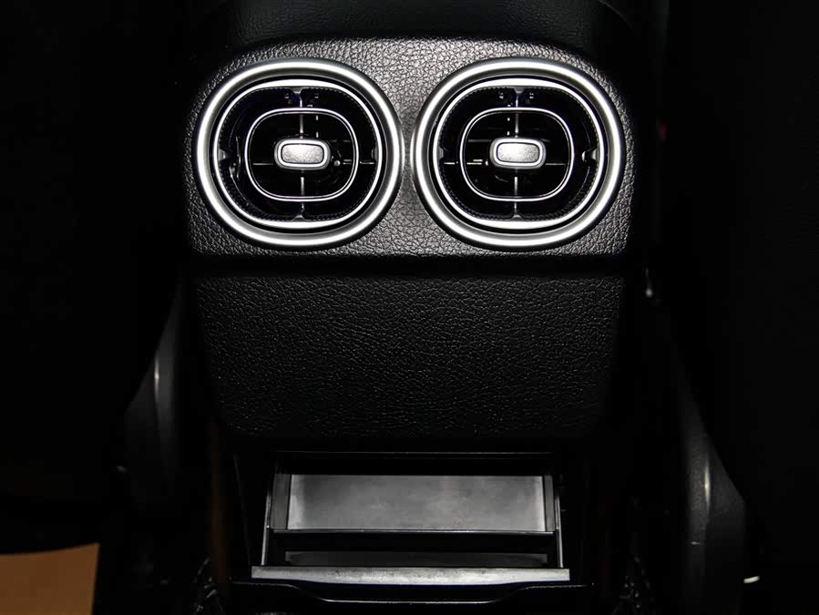 Mercedes-Benz C Class 2025 car image #23