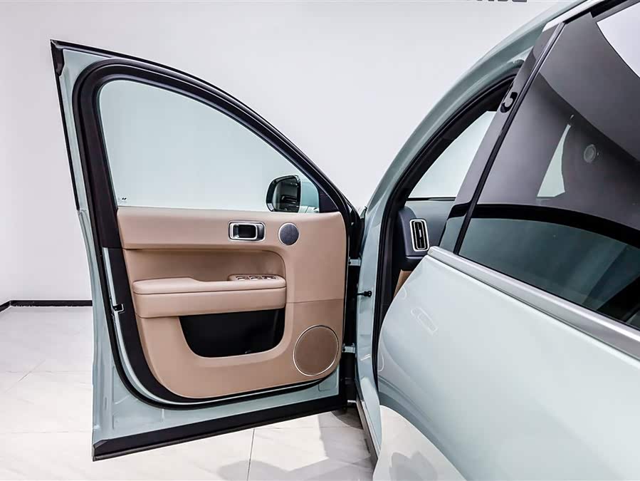 Li L6 2025 image de voiture #23