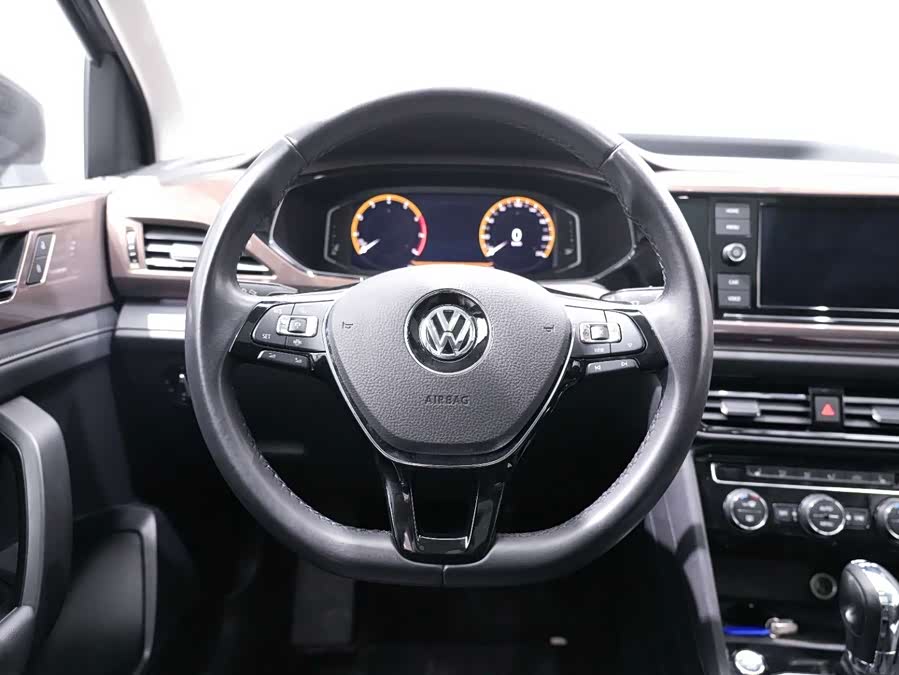 Volkswagen Tharu 2020 car image #23