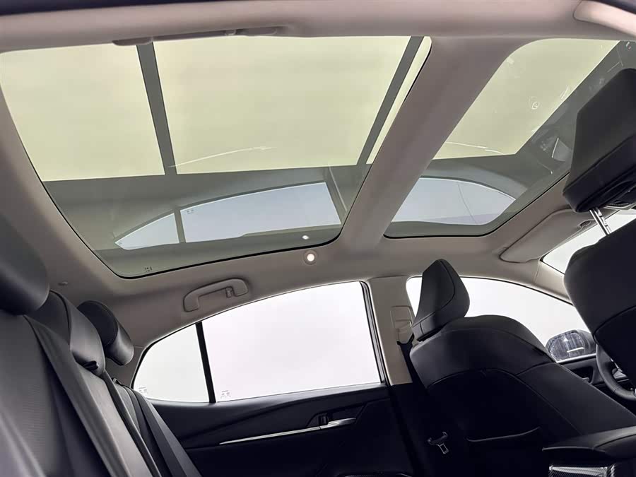 Toyota Camry 2025 صورة سيارة #23