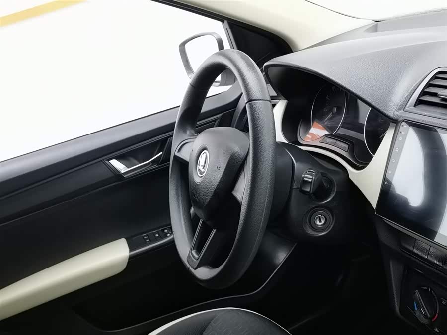 Skoda Fabia 2016 immagine di auto #23