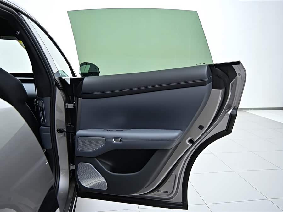 MI YU7 2025 image de voiture #23