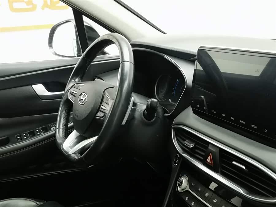 Hyundai Santa Fe 2021 imagen de coche #23