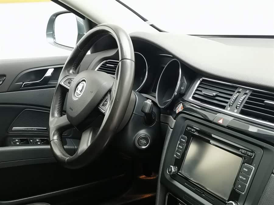 Skoda Superb Combi 2014 immagine di auto #23