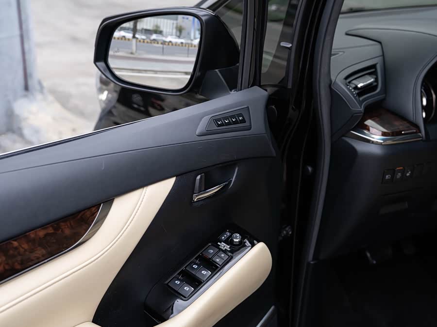 Toyota Alphard 2019 car image #23