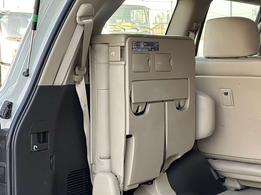 Toyota Land Cruiser 2011 immagine di auto #23