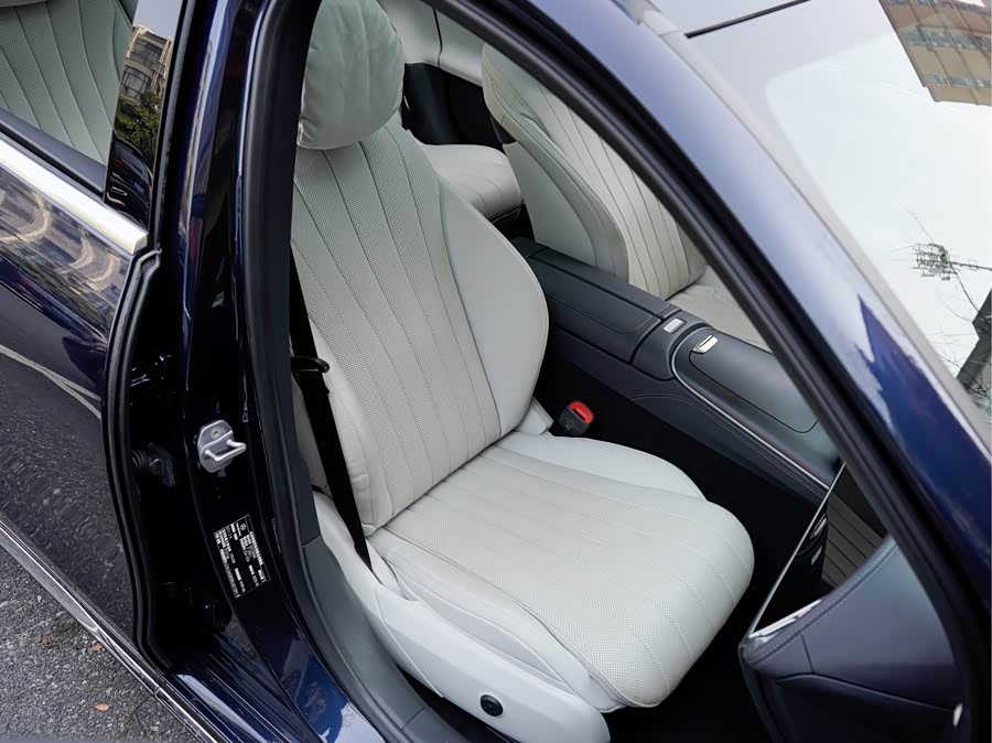 Mercedes-Benz E Class 2023 car image #23