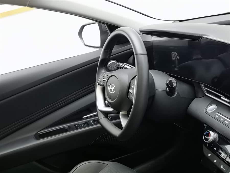 Hyundai Elantra 2023 immagine di auto #23