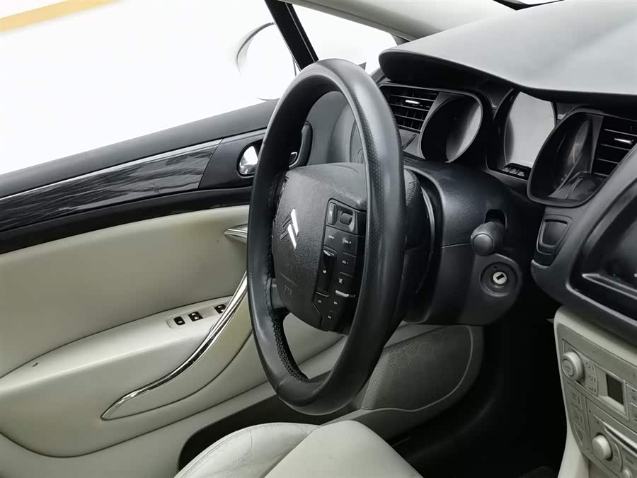 Citroen C5 2012 car image #23