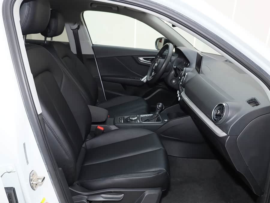 Audi Q2L 2021 car image #23