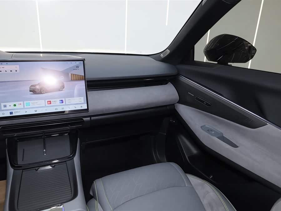 Lynk & Co 08 EM-P 2025 car image #23