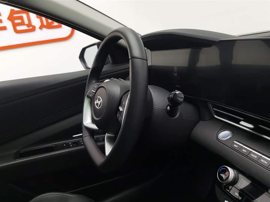 Hyundai Elantra 2023 immagine di auto #23