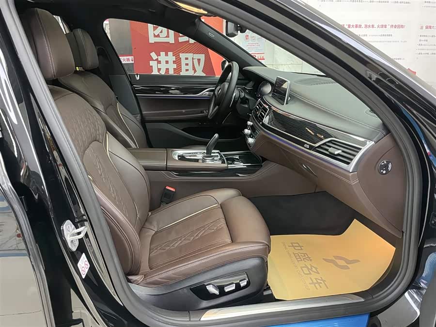 BMW 7 Series 2021 car image #23