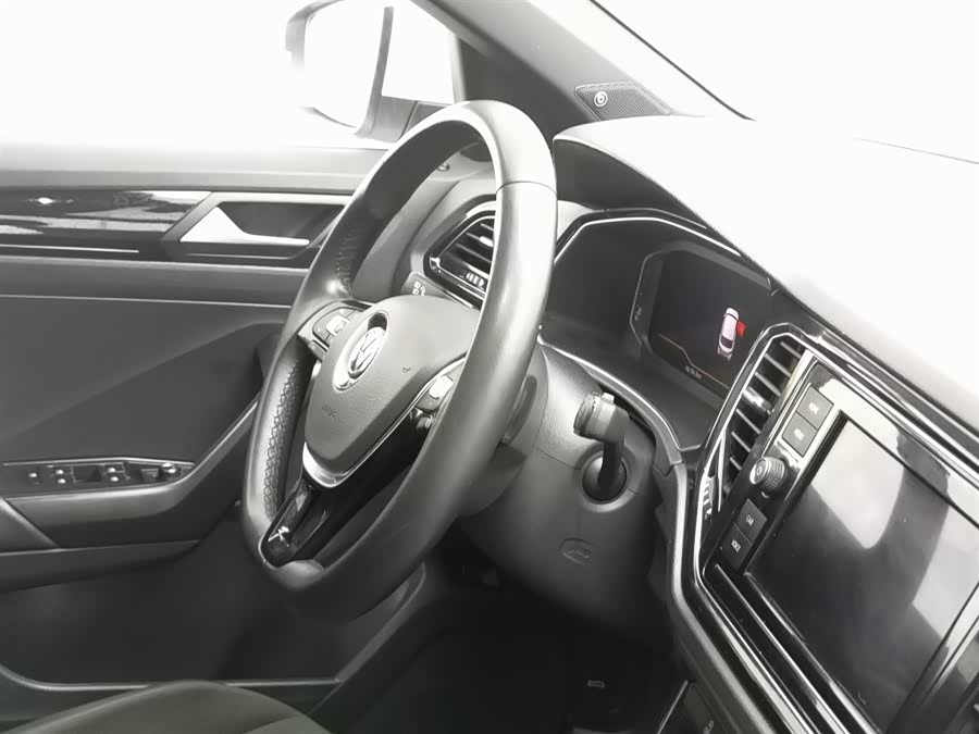 Volkswagen T-Roc 2026 car image #23
