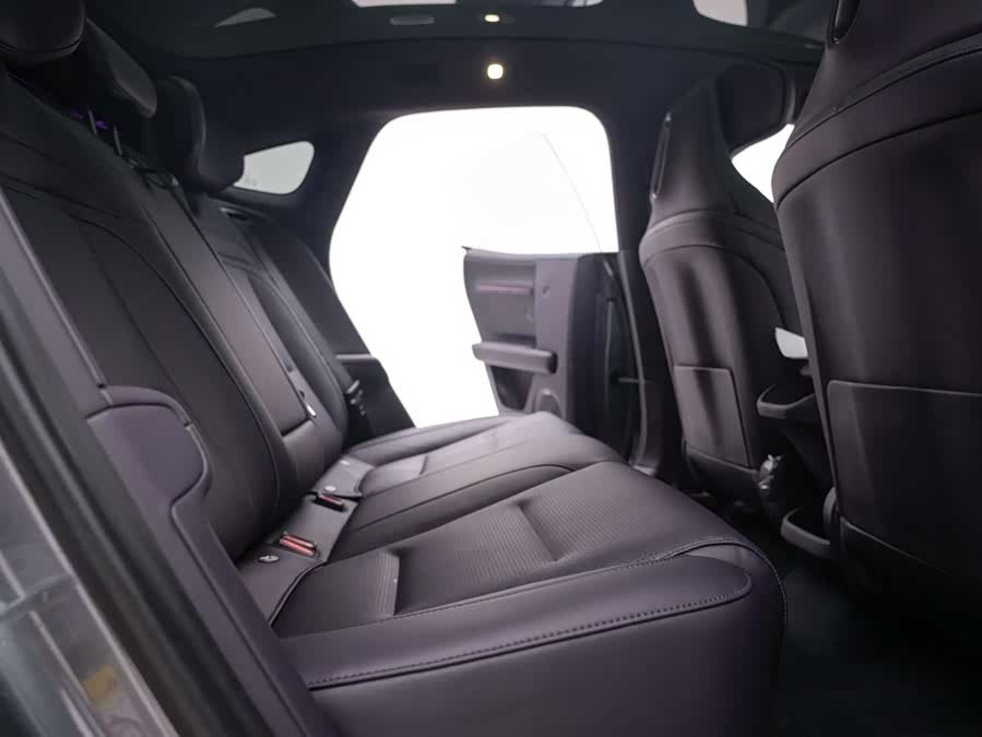 Avatr 06 2025 car image #23