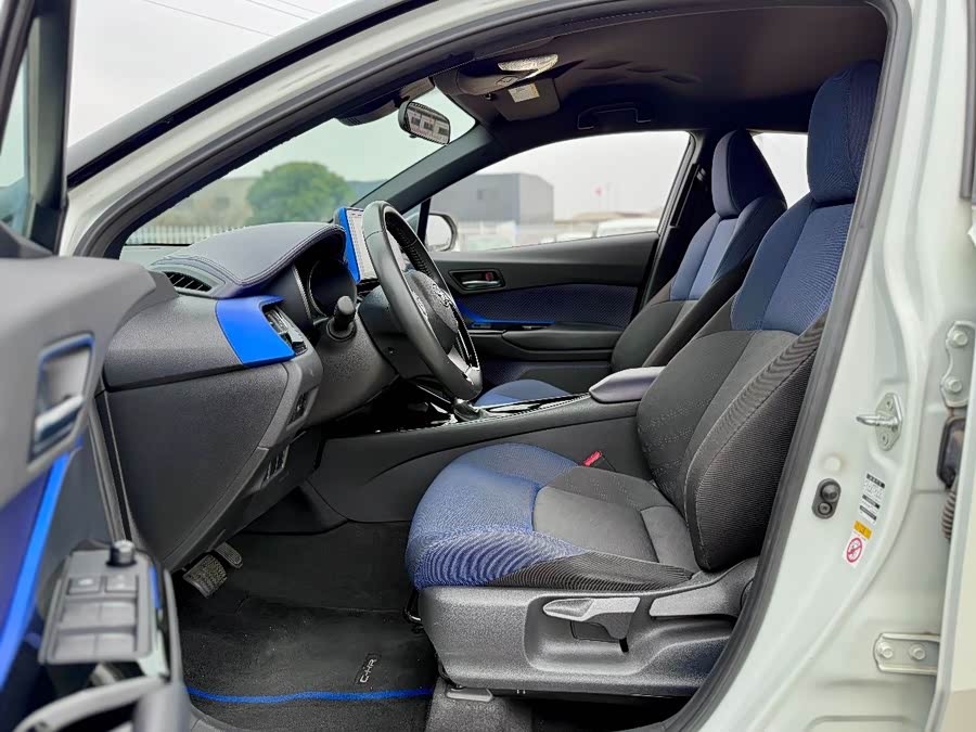 Toyota C-HR 2018 #23 Toyota C-HR 2018 car image #23
