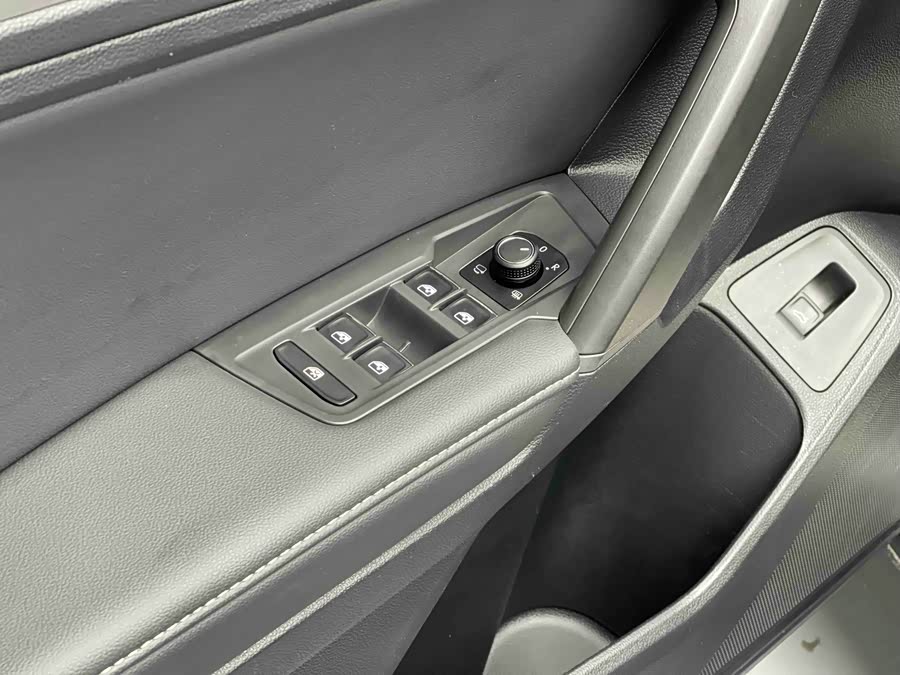 Volkswagen Tiguan L 2019 #23 Volkswagen Tiguan L 2019 car image #23