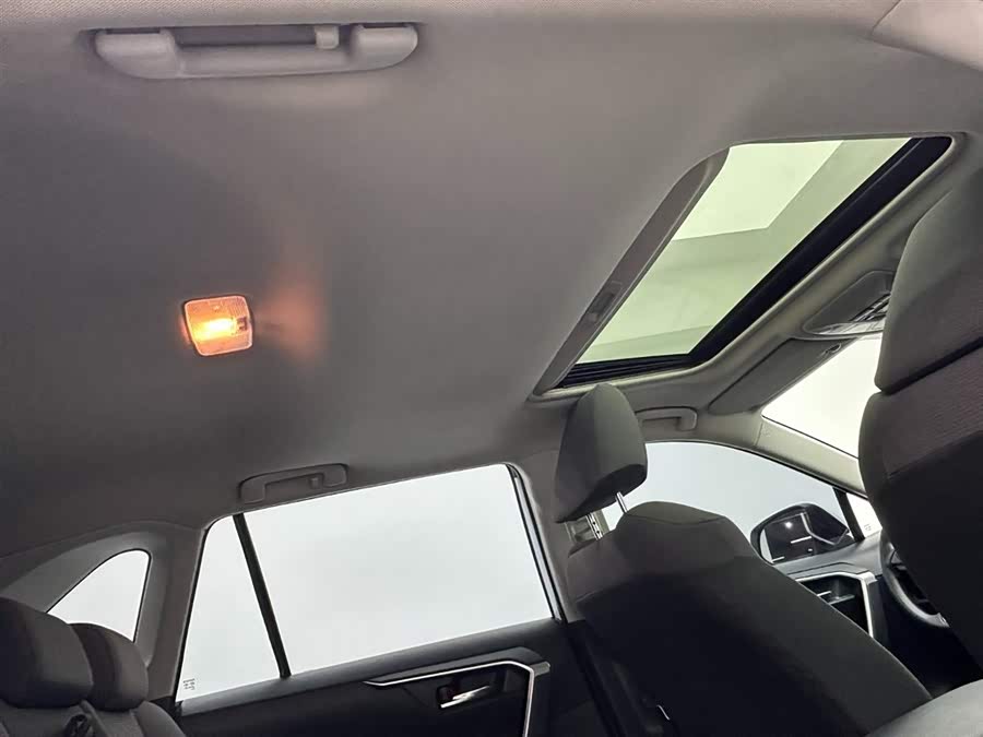 Toyota RAV4 2023 car image #23