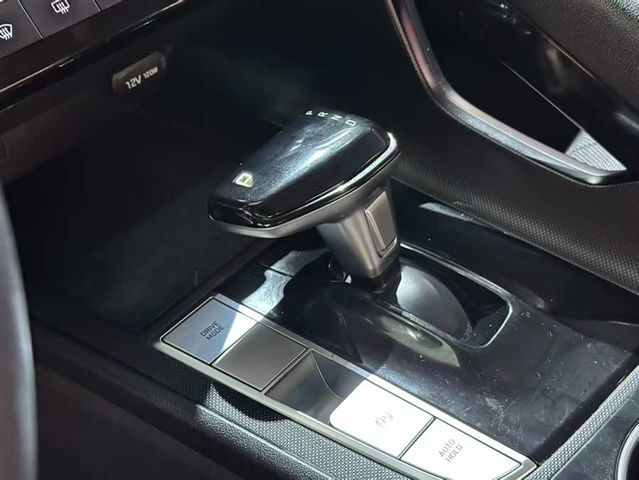 Hyundai Elantra 2021 immagine di auto #23