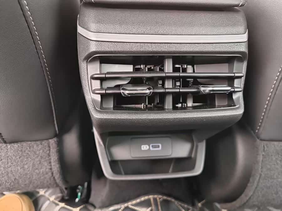Emgrand 2021 car image #23