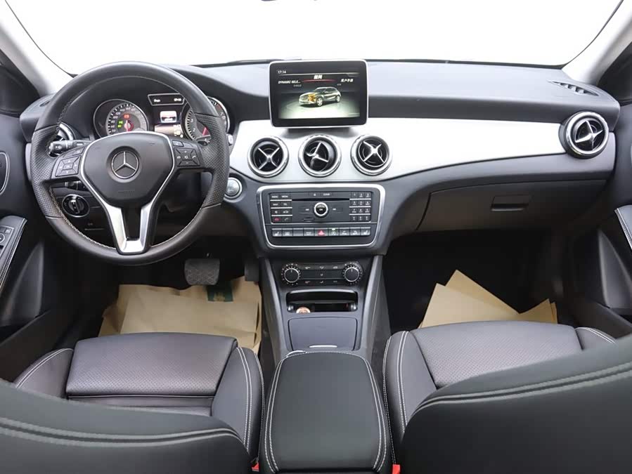 Mercedes-Benz GLA Class 2016 car image #23