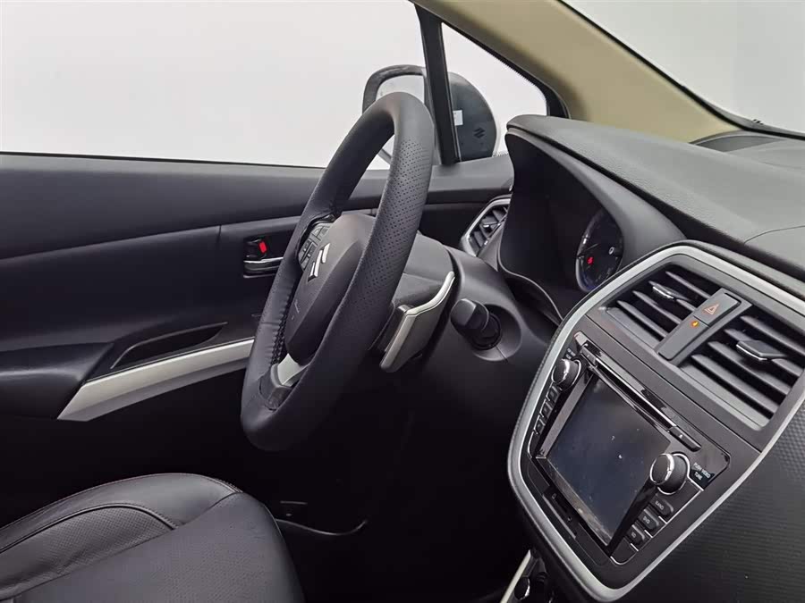 Suzuki S-Cross 2015 صورة سيارة #23