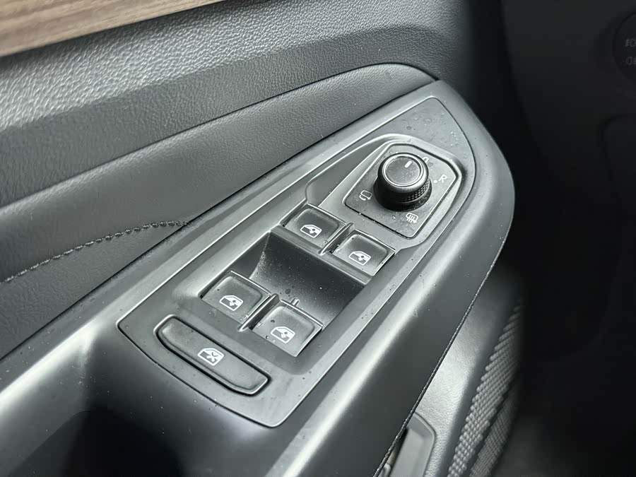 Volkswagen Passat 2018 car image #23