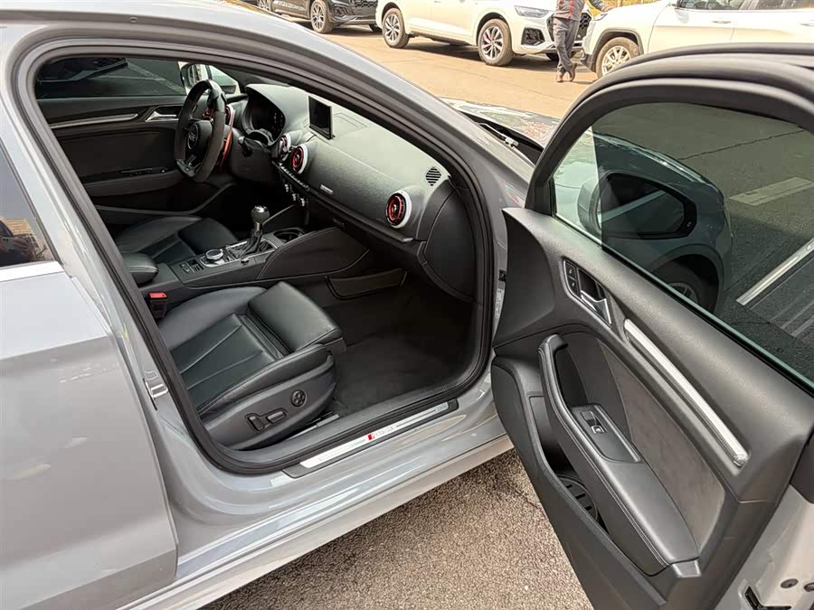 Audi RS 3 2017 صورة سيارة #23