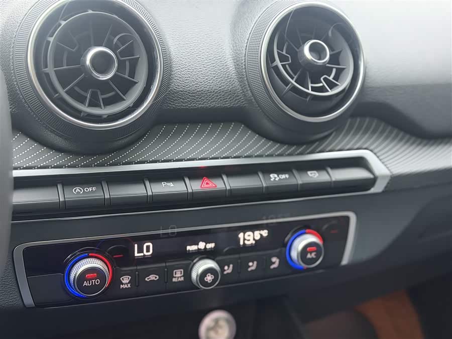 Audi Q2L 2020 car image #23