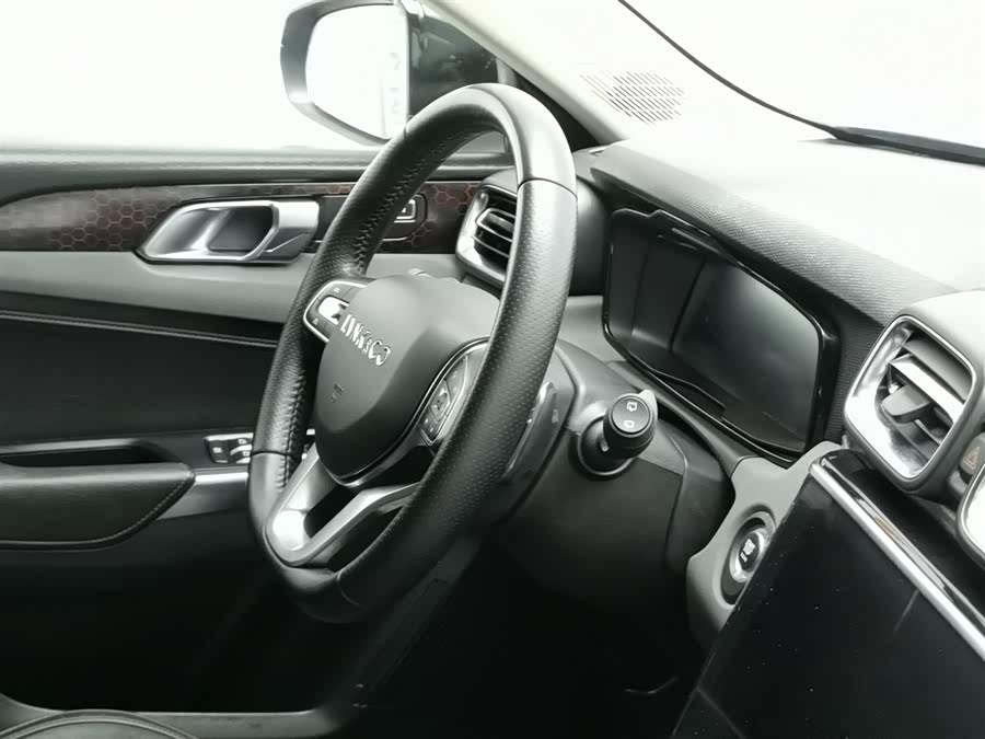 Lynk & Co 02 2018 car image #23