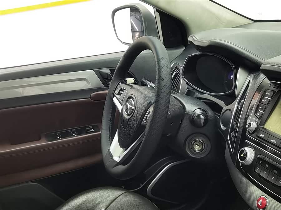 JAC 2015 imagem de carro #23