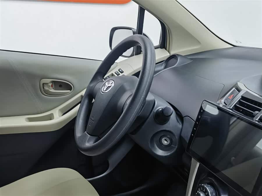 Toyota Yaris 2013 car image #23