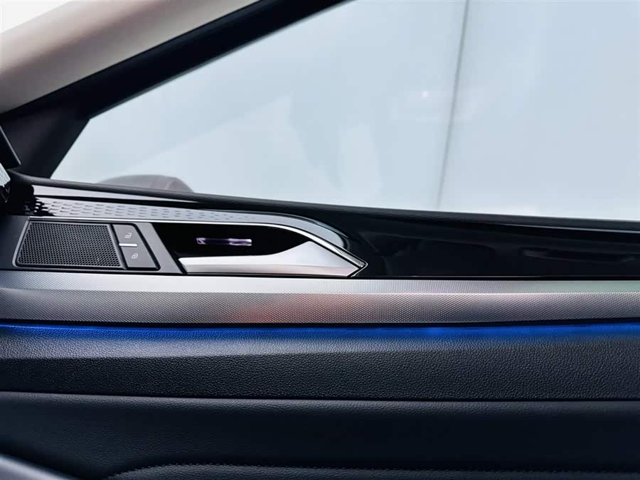 Volkswagen Passat 2023 صورة سيارة #23