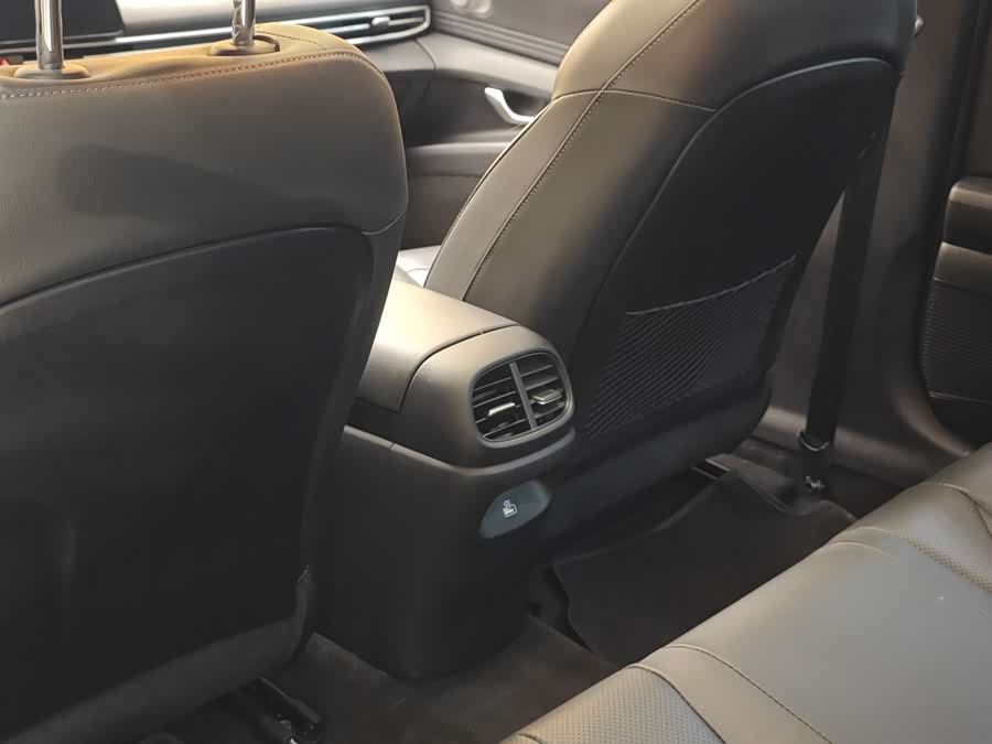 Hyundai Elantra 2023 immagine di auto #23