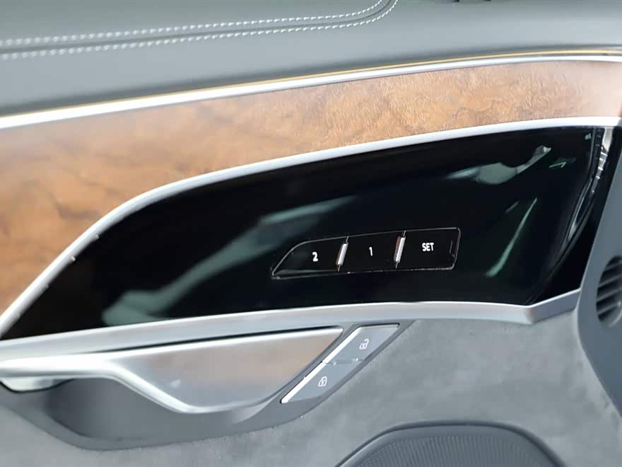 Audi A8 2022 imagen de coche #23