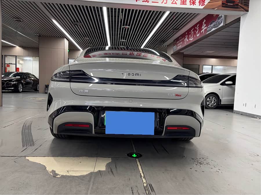 MI SU7 2025 immagine di auto #23