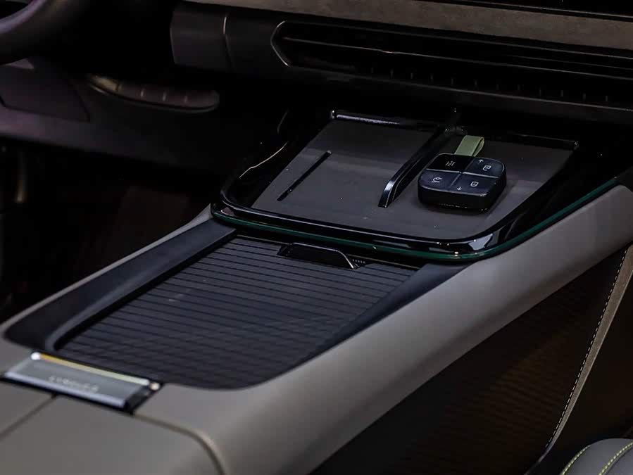 Lynk & Co 08 EM-P 2024 car image #23