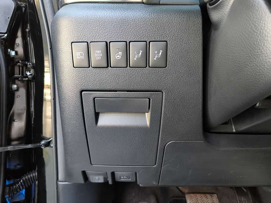 Toyota Vellfire 2022 car image #23