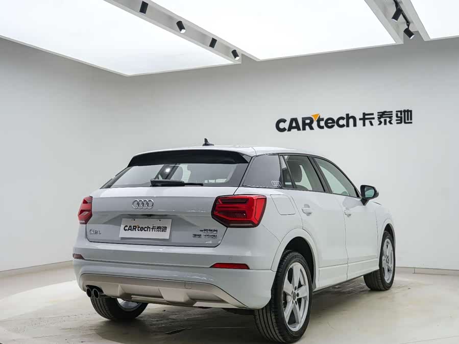 Audi Q2L 2021 immagine di auto #23