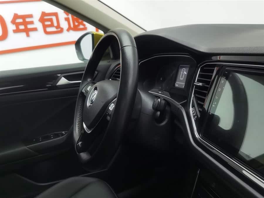 Volkswagen T-Roc 2019 car image #23