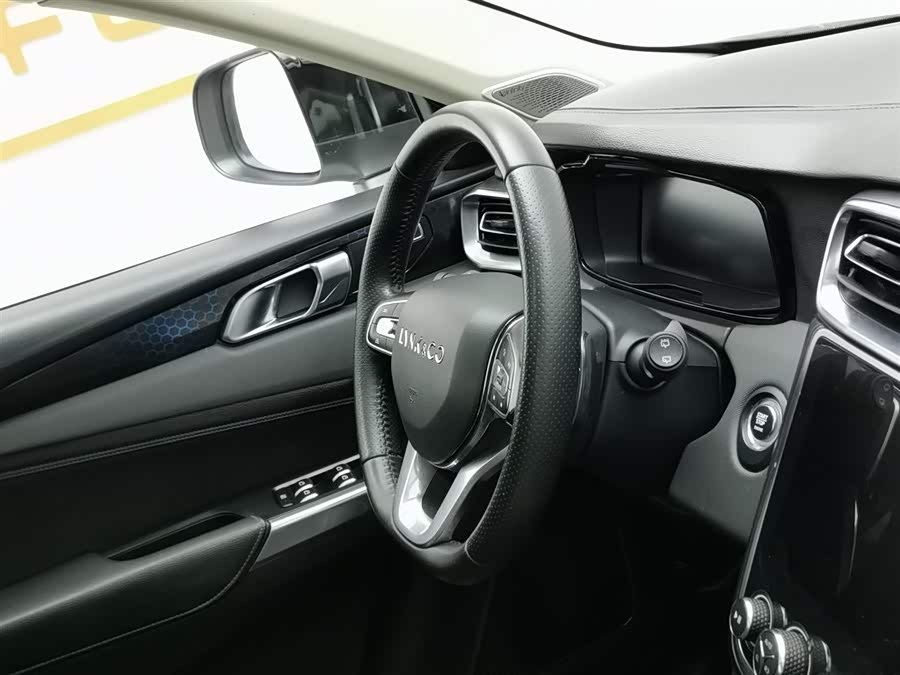 Lynk & Co 01 EM-P 2018 car image #23