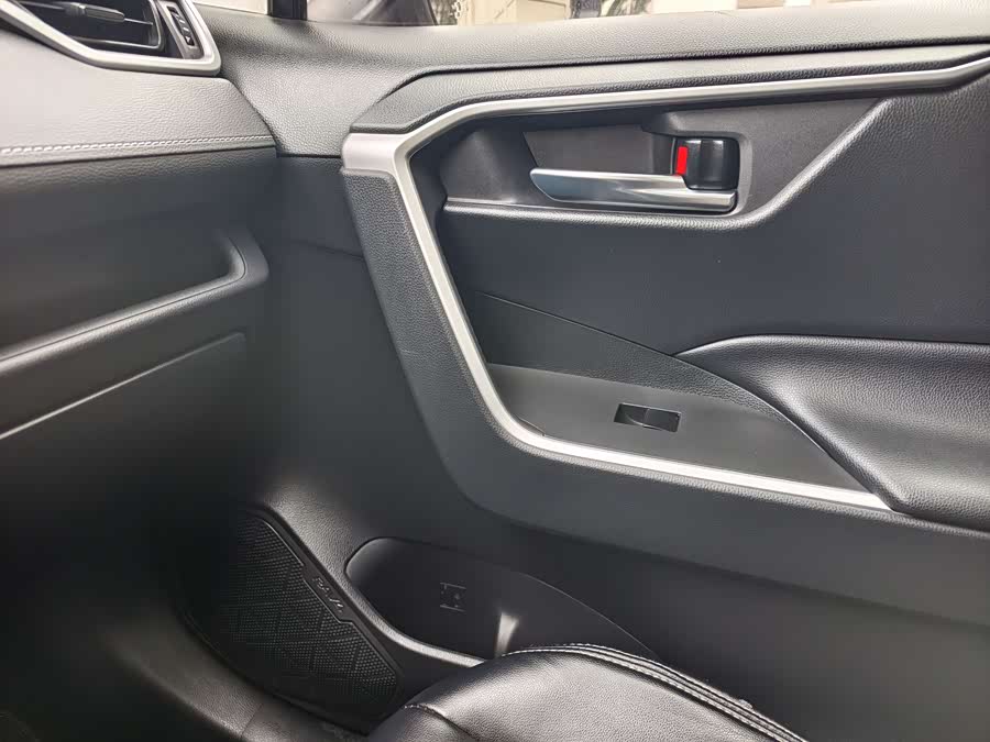 Toyota RAV4 2020 car image #23